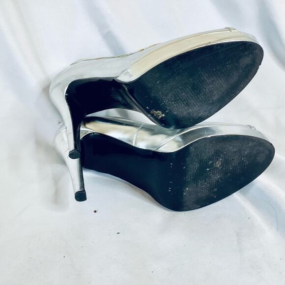 Colin Stuart Silver Peep Toe Pumps - Picture 7 of 10